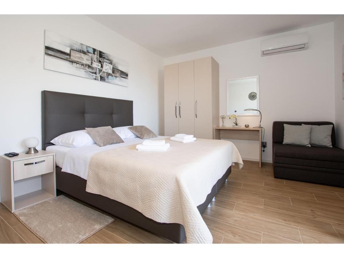 White Diamond Apartman Vrsi Kültér fotó