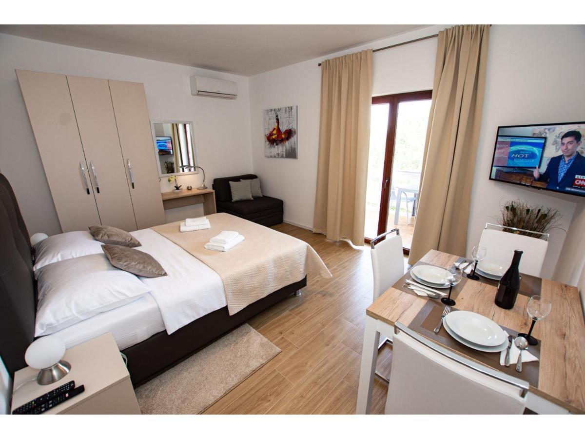White Diamond Apartman Vrsi Kültér fotó